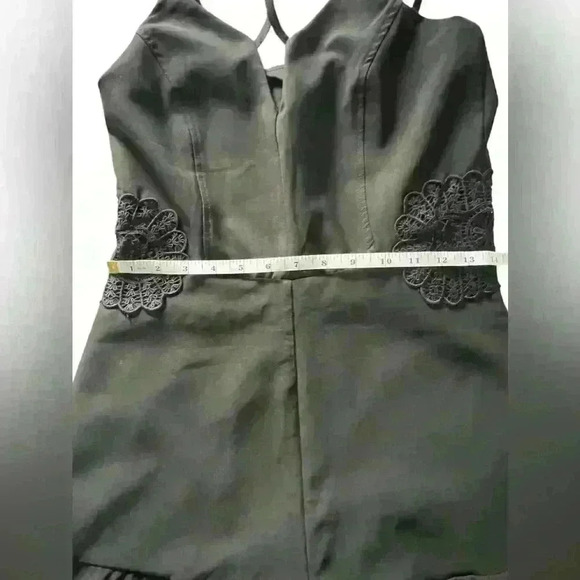 Black Romper Embroidered floral design , ruffle hem, zip up adjustable straps - Picture 6 of 13